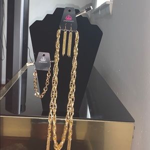 Scarfed for attention necklace set